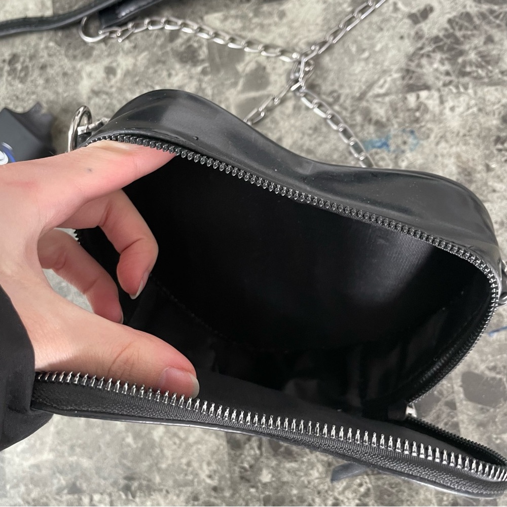(Fake) Razor Blade Leather Chain Heart Bag - Picture 6 of 16